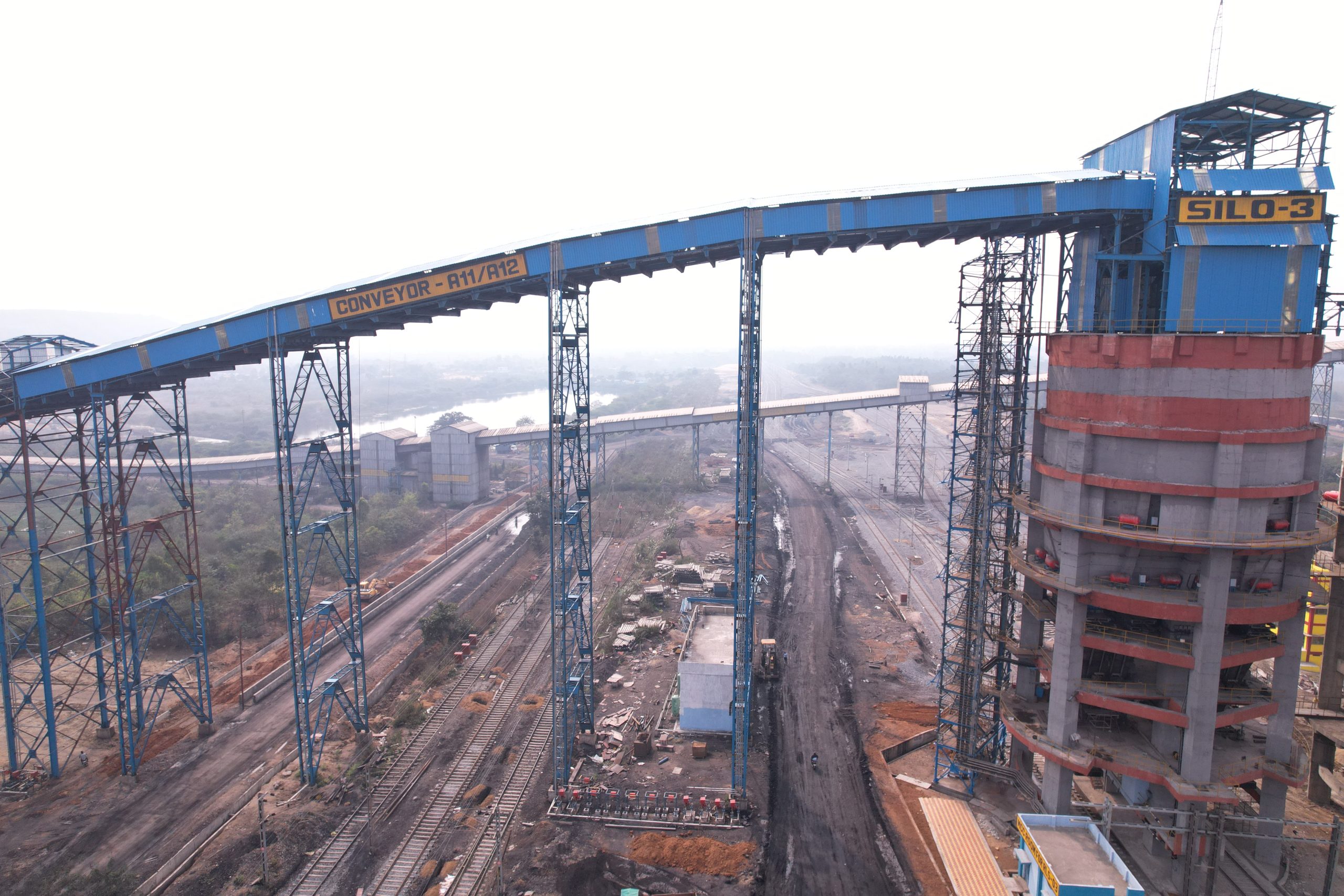 Dipka CHP – Aerial perspective of MBE’s efficient coal handling operations.